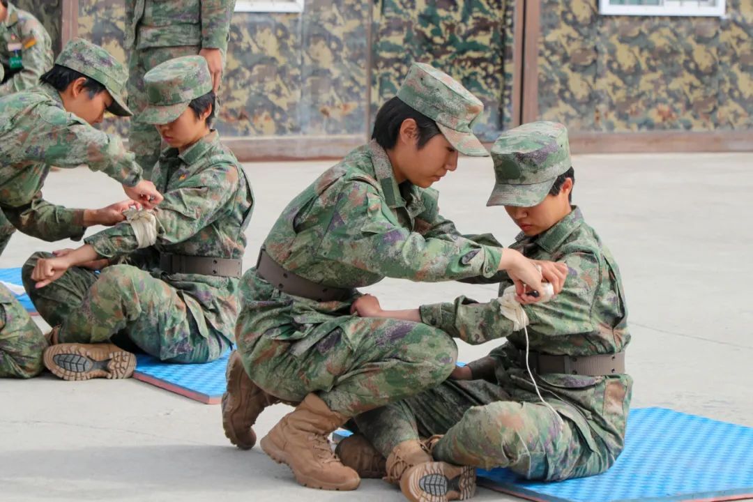 @新战友们，你努力时的身影散发着光