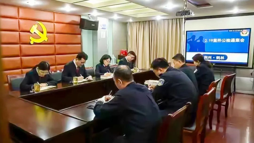团伙制售假表仿真度高达95%,大型手表厂员工帮解决技术难题 团伙制售假表仿真度高达95%,大型手表厂员工帮解决技术难题