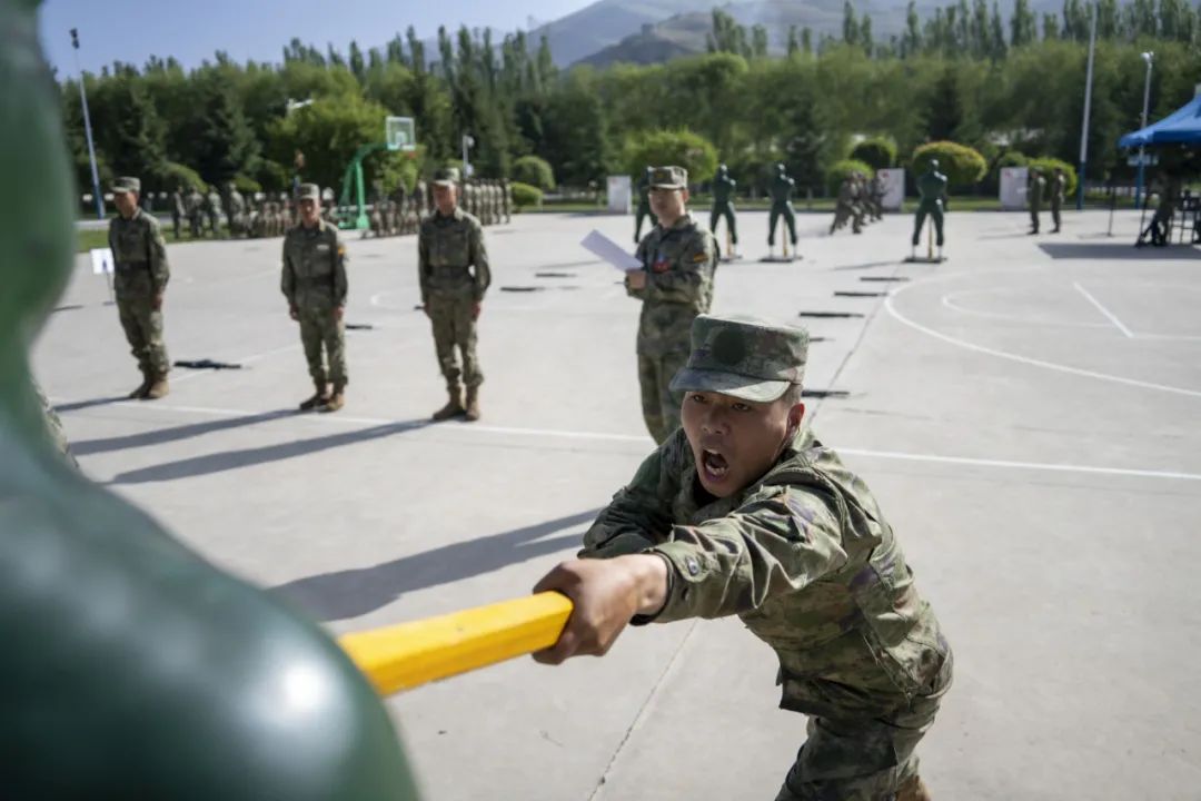 @新战友们，你努力时的身影散发着光