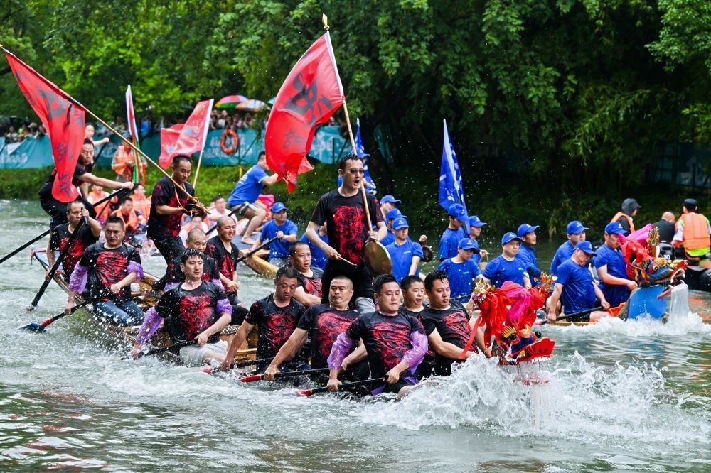 近300条龙舟齐聚西溪湿地竞渡庆端午 近300条龙舟齐聚西溪湿地竞渡庆端午