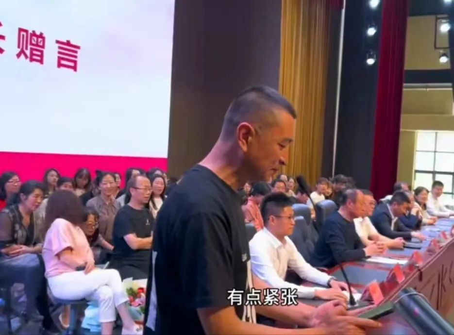 “记住你们现在的模样，清白且勇敢！”辽宁一高中毕业典礼家长发言爆火，当事人发声