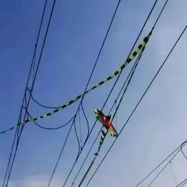 一动车被紧急逼停!竟是因为… 一动车被紧急逼停!竟是因为…