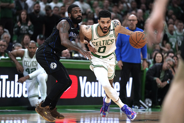 NBA总决赛 | 绿军抵达达拉斯 季后赛迄今客场不败欲横扫夺冠？