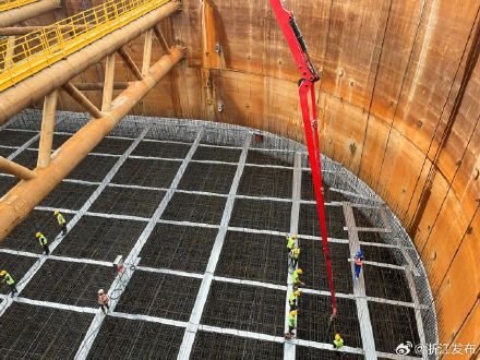 通苏嘉甬高铁跨海铁路桥工程迎新进展