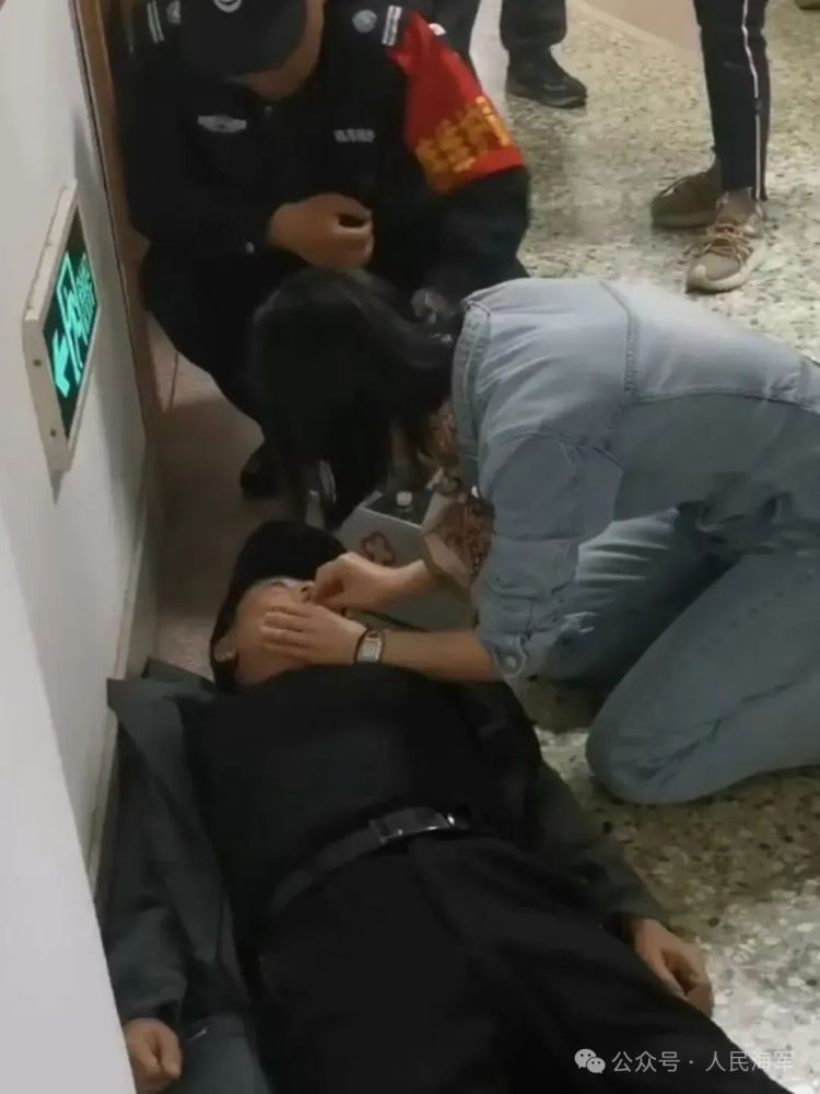 5分钟生死时速，这名海军女文职挺身而出