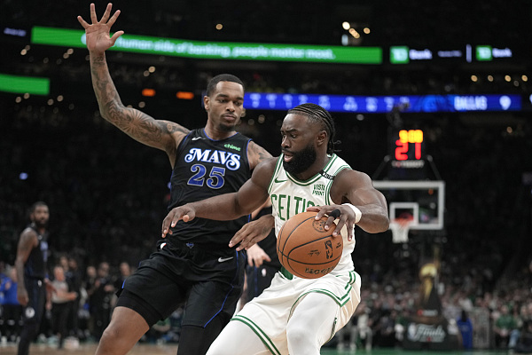 NBA总决赛 | 绿军抵达达拉斯 季后赛迄今客场不败欲横扫夺冠？