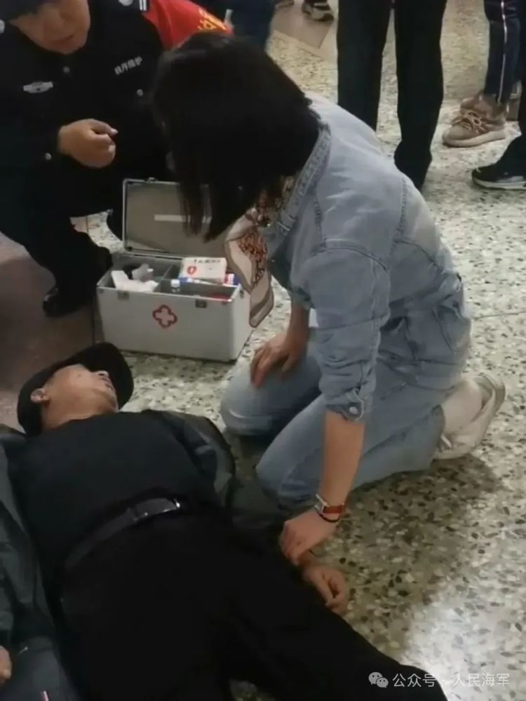 5分钟生死时速，这名海军女文职挺身而出