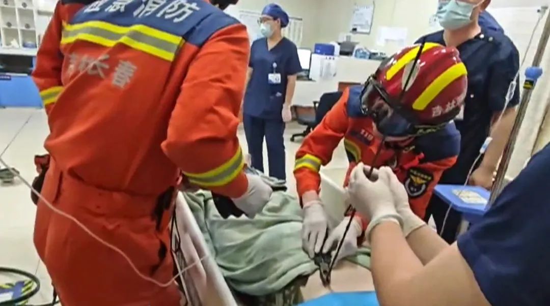 事发长春！弓箭射进男子胸腔！紧急救援