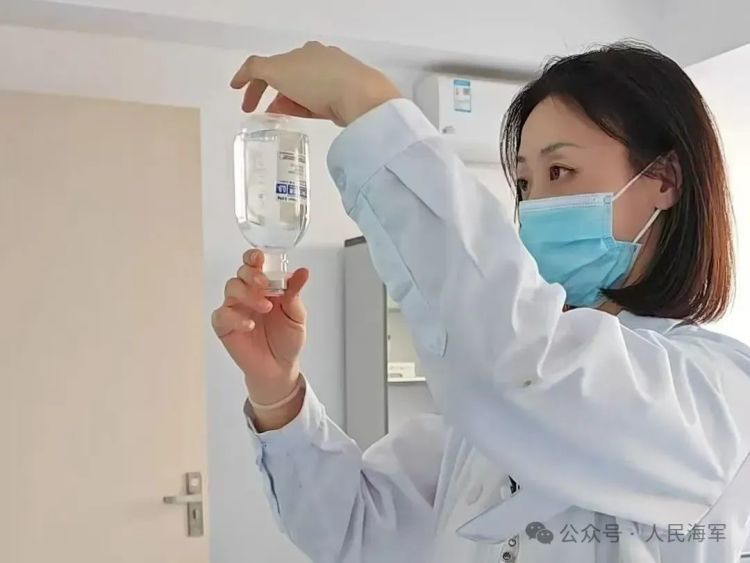 5分钟生死时速，这名海军女文职挺身而出