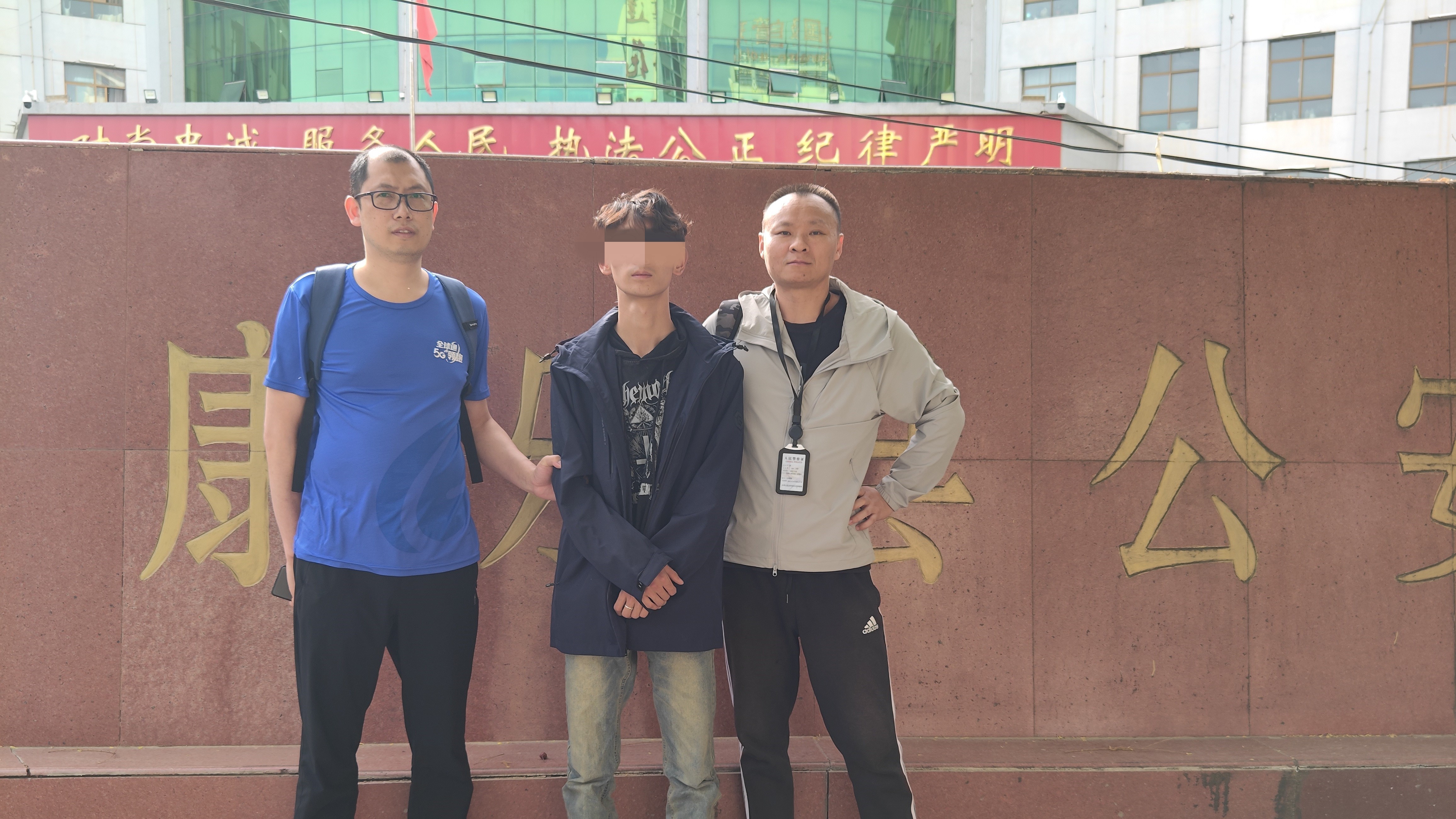 “挂羊头卖狗肉”网购二手摩托被骗 重庆警方跨越千里破案 “挂羊头卖狗肉”网购二手摩托被骗 重庆警方跨越千里破案