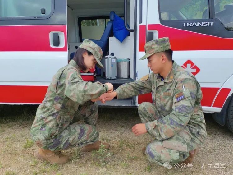 5分钟生死时速，这名海军女文职挺身而出