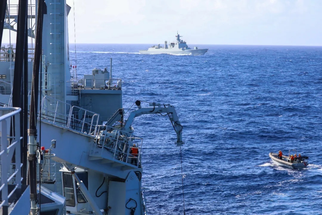 破浪前行！海军战舰跨昼夜作战支援训练