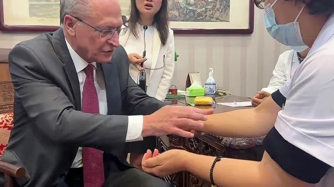 巴西副总统在华露了一手 巴西副总统在华露了一手