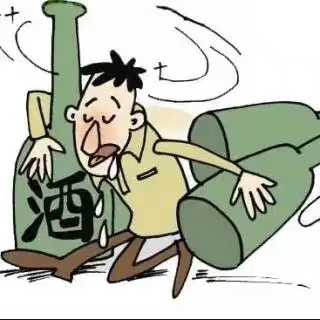 凌晨，5男3女竟在篮球场干这事……