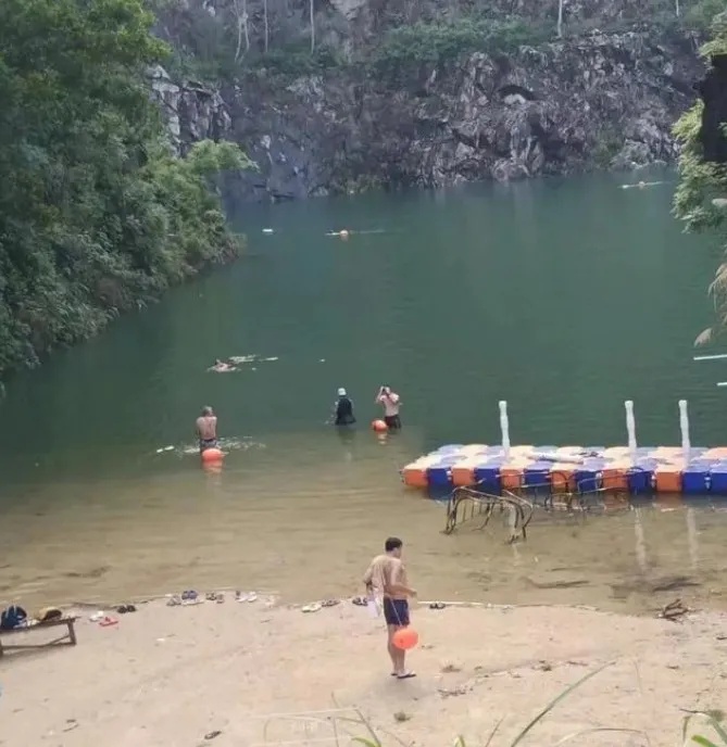 一游客网红地野游溺亡！发生溺水如何自救?速看→
