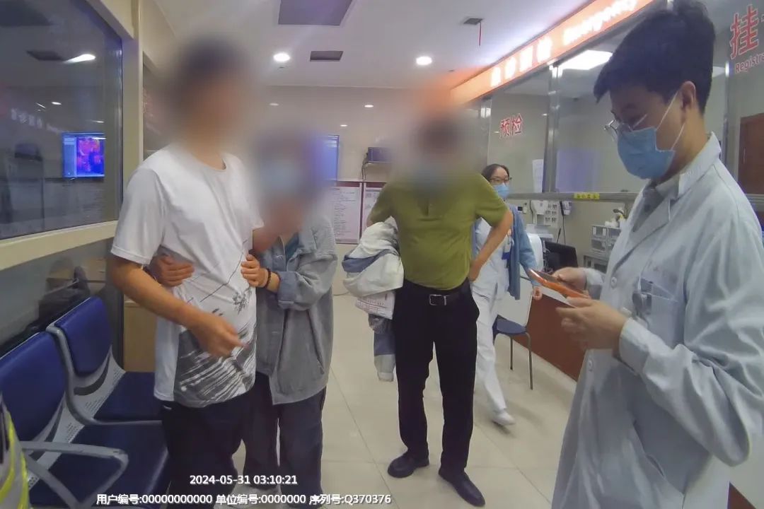 一家三口来上海旅游，在酒店激烈“争吵”！小伙送医后竟查出......