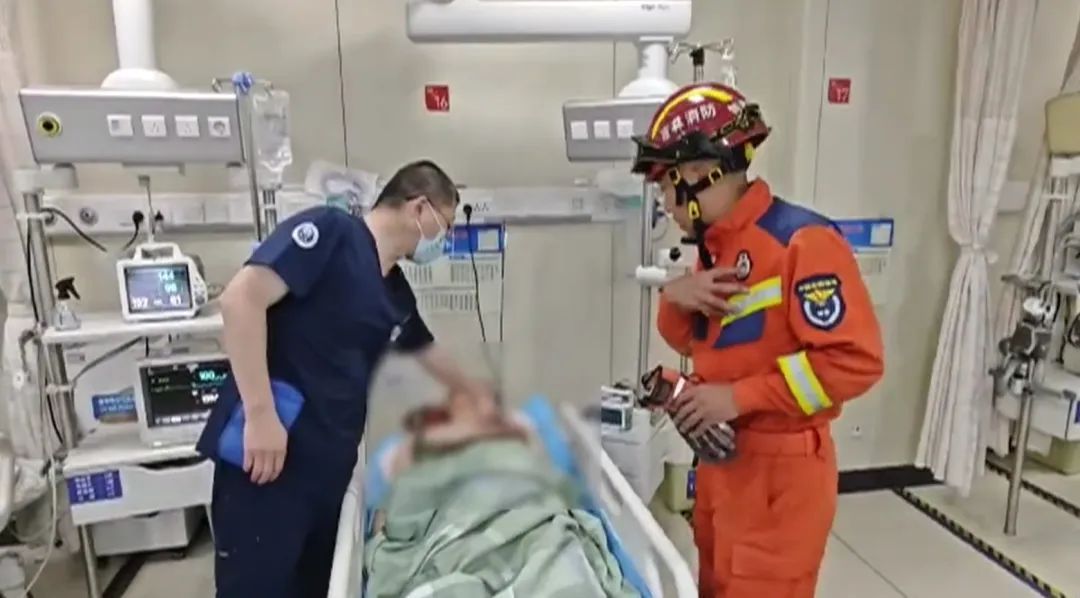 事发长春！弓箭射进男子胸腔！紧急救援