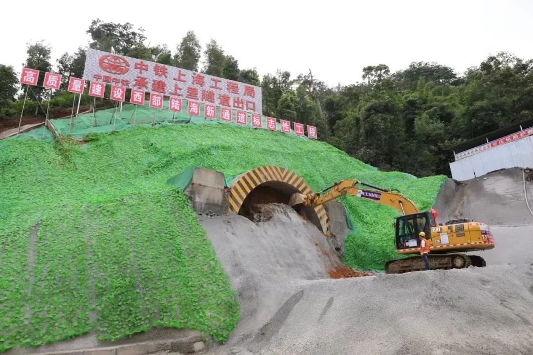 1.7万米!广西现有最长铁路隧道开挖!黄百铁路迎来新进展 1.7万米!广西现有最长铁路隧道开挖!黄百铁路迎来新进展