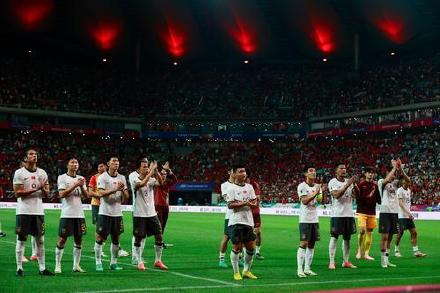 晋级18强为国足换血争取了时间：将以95后球员为核心，逐步选入05后新生代