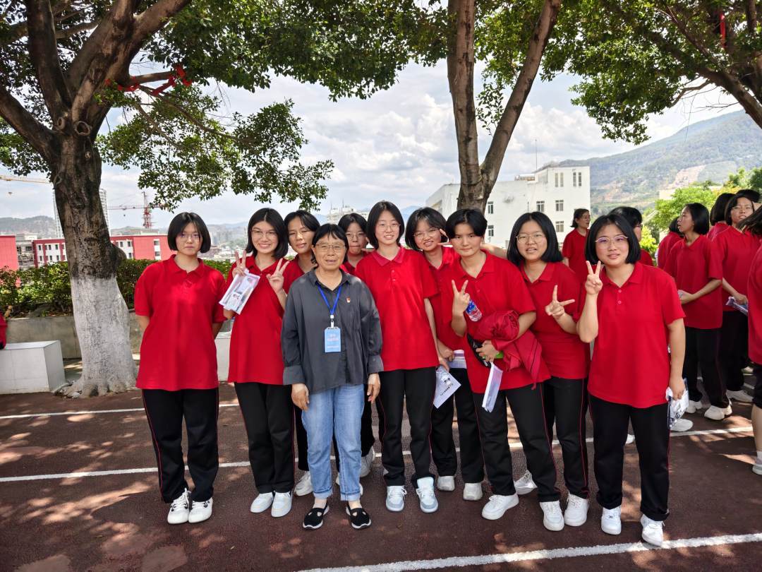 可敬的张桂梅，其实也有可亲可爱的一面