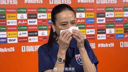 泰国足协主席泪洒当场：就差一个进球我们没能做到，向所有球迷道歉
