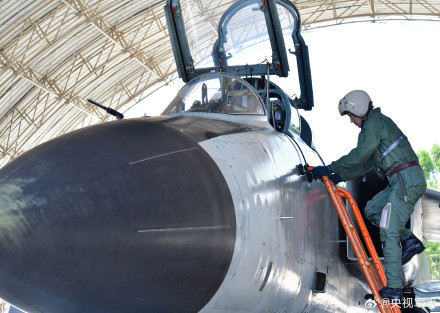 燃！空军航空兵训练高清壁纸