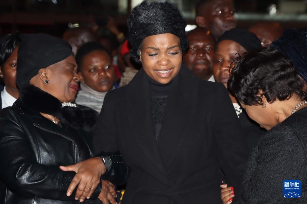 马拉维副总统遗体被运回首都利隆圭 马拉维副总统遗体被运回首都利隆圭