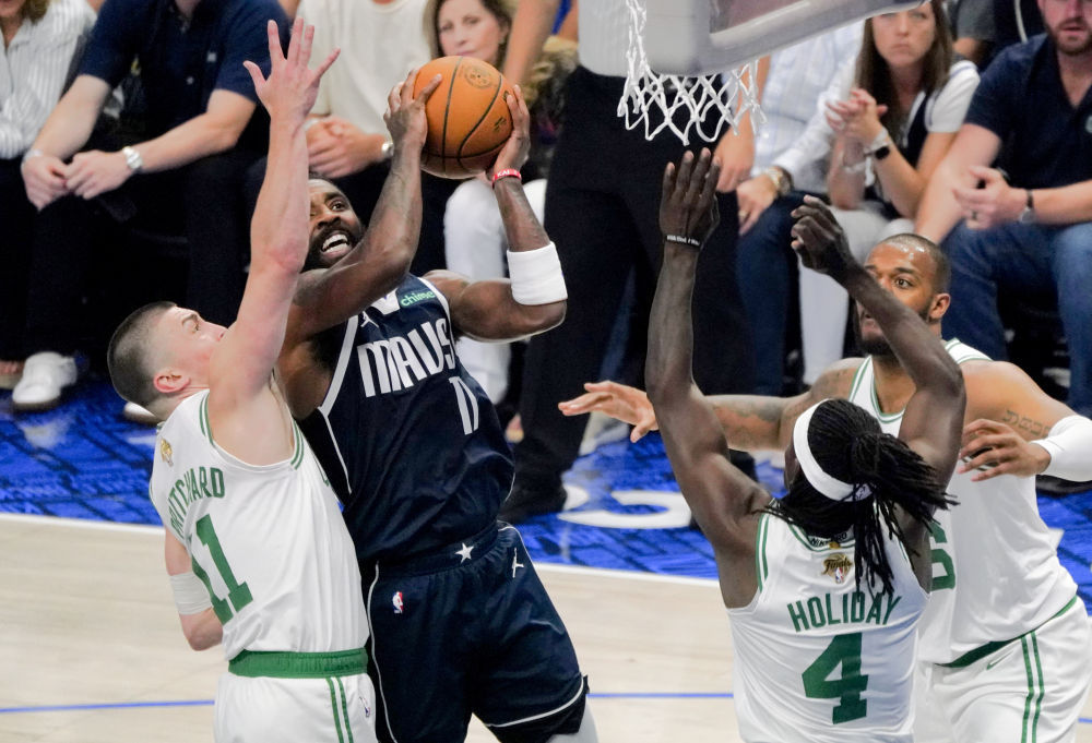 NBA总决赛：“双子星”合砍61分 凯尔特人夺冠军点
