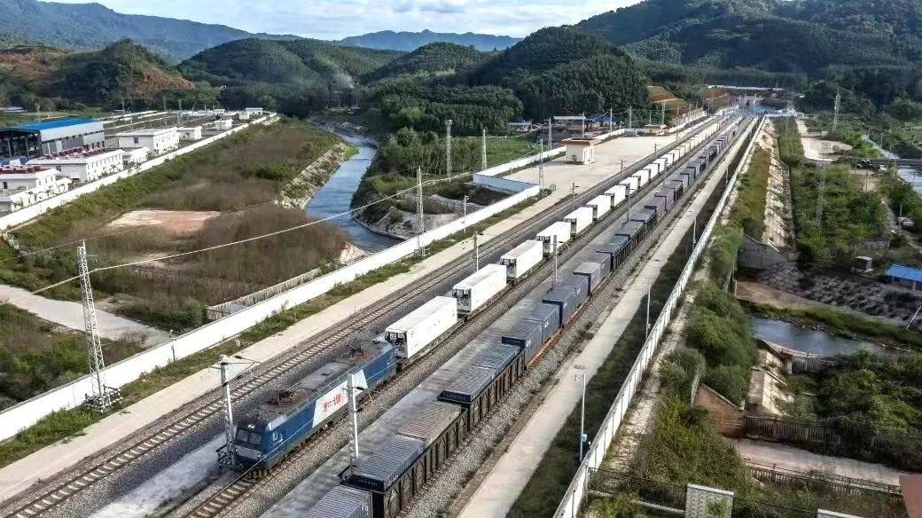 中国铁路:5月份国家铁路发送货物3.37亿吨 同比增长2.8% 中国铁路:5月份国家铁路发送货物3.37亿吨 同比增长2.8%