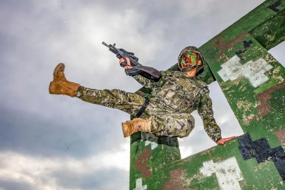 强!这个小个子兵是妥妥的排头兵! 强!这个小个子兵是妥妥的排头兵!