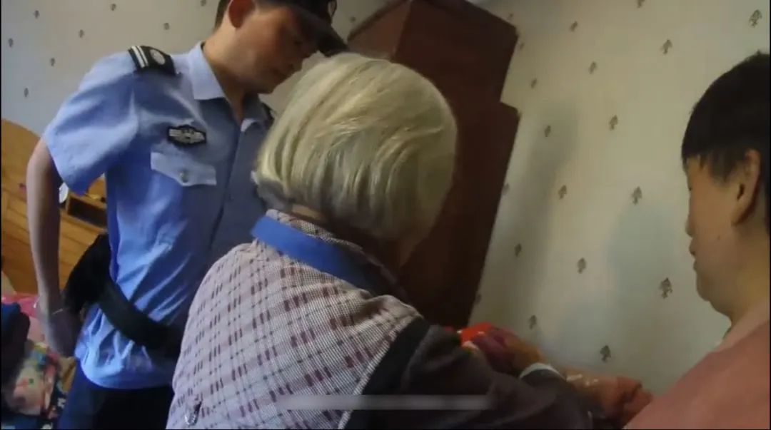 “家里5万块被偷了！”女子报警后，民警却在家中发现了更大的“秘密”