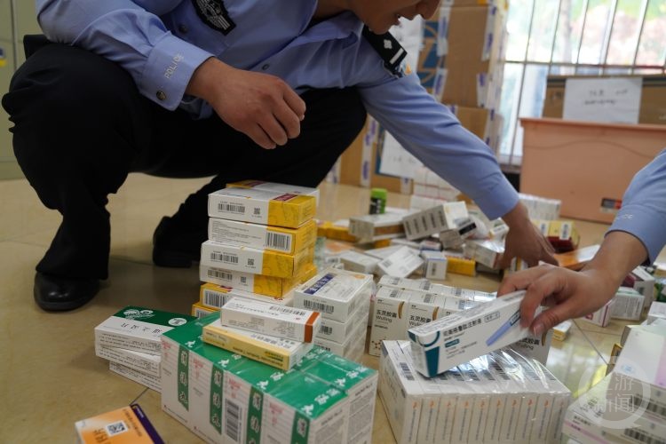 用医保卡开出药后转售套现，200余人落网！