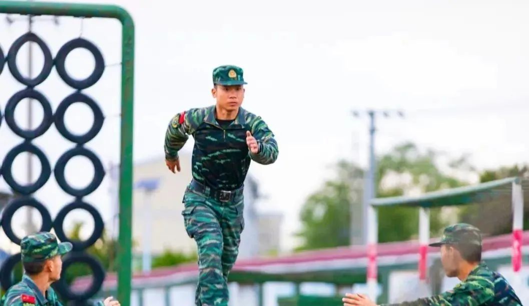 强!这个小个子兵是妥妥的排头兵! 强!这个小个子兵是妥妥的排头兵!