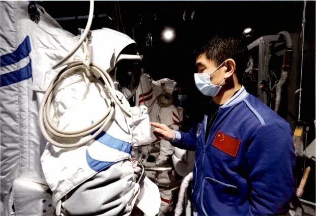 各国舱外航天服知多少,一探究竟 各国舱外航天服知多少,一探究竟