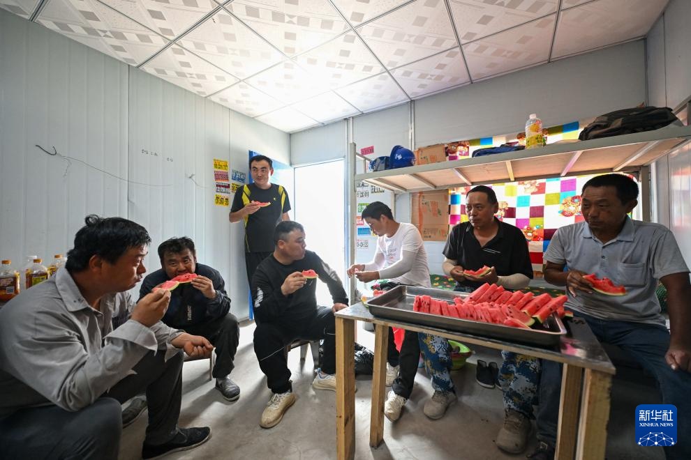天津:高温天气送清凉 天津:高温天气送清凉