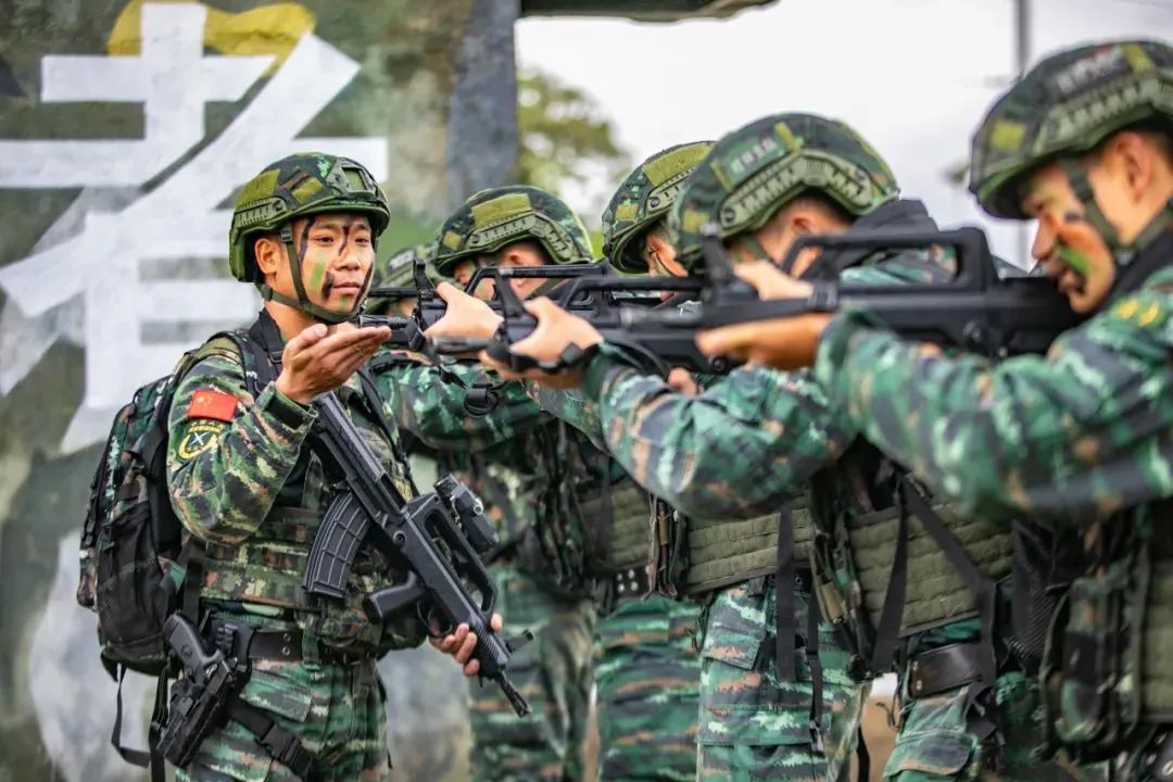 强!这个小个子兵是妥妥的排头兵! 强!这个小个子兵是妥妥的排头兵!