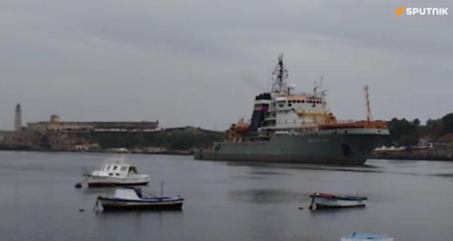 俄海军舰艇编队访问哈瓦那港 古巴军队鸣响礼炮致意 俄海军舰艇编队访问哈瓦那港 古巴军队鸣响礼炮致意