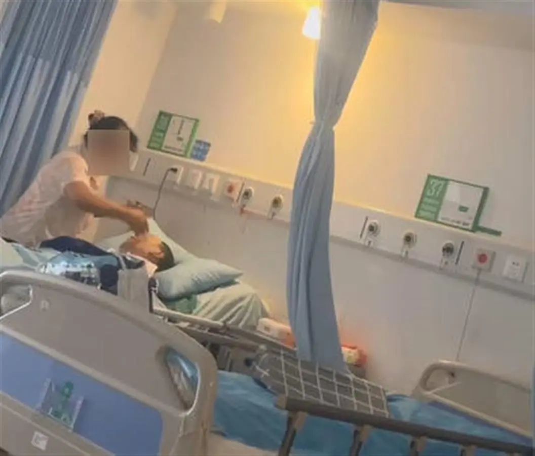 气人!卧床老人医院内遭多次扇脸,儿子常年在国外!多方回应 气人!卧床老人医院内遭多次扇脸,儿子常年在国外!多方回应