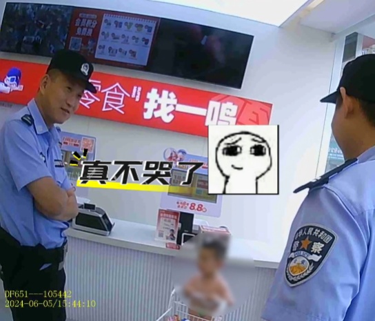 “尿不湿选手”不服惩罚独闯零食店，警察叔叔一句话“制服”