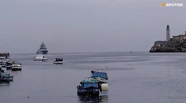 俄海军舰艇编队访问哈瓦那港 古巴军队鸣响礼炮致意 俄海军舰艇编队访问哈瓦那港 古巴军队鸣响礼炮致意