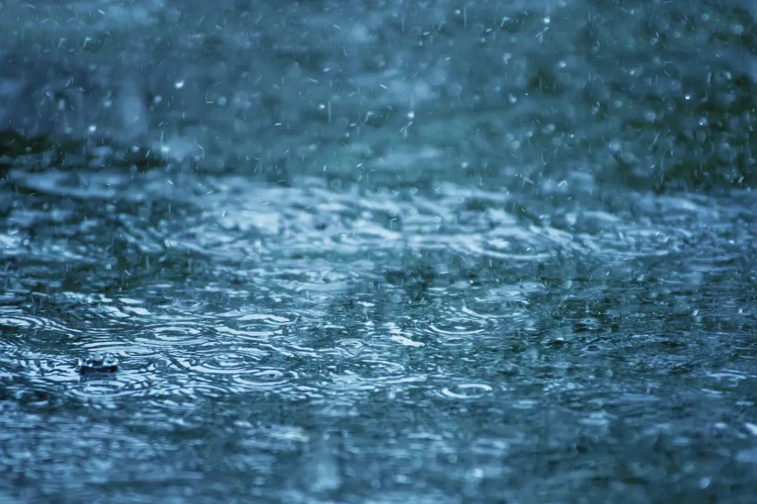 今晚，贵阳贵安大部有雷雨，气温明显下降！