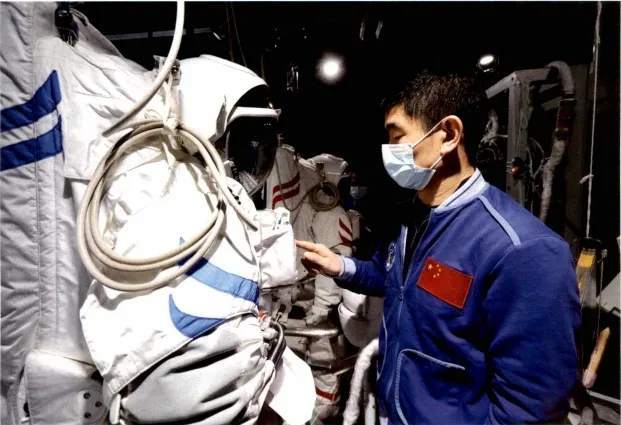 关于舱外航天服,你了解多少? 关于舱外航天服,你了解多少?