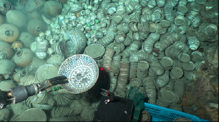 南海沉船遗址新提取900余件文物