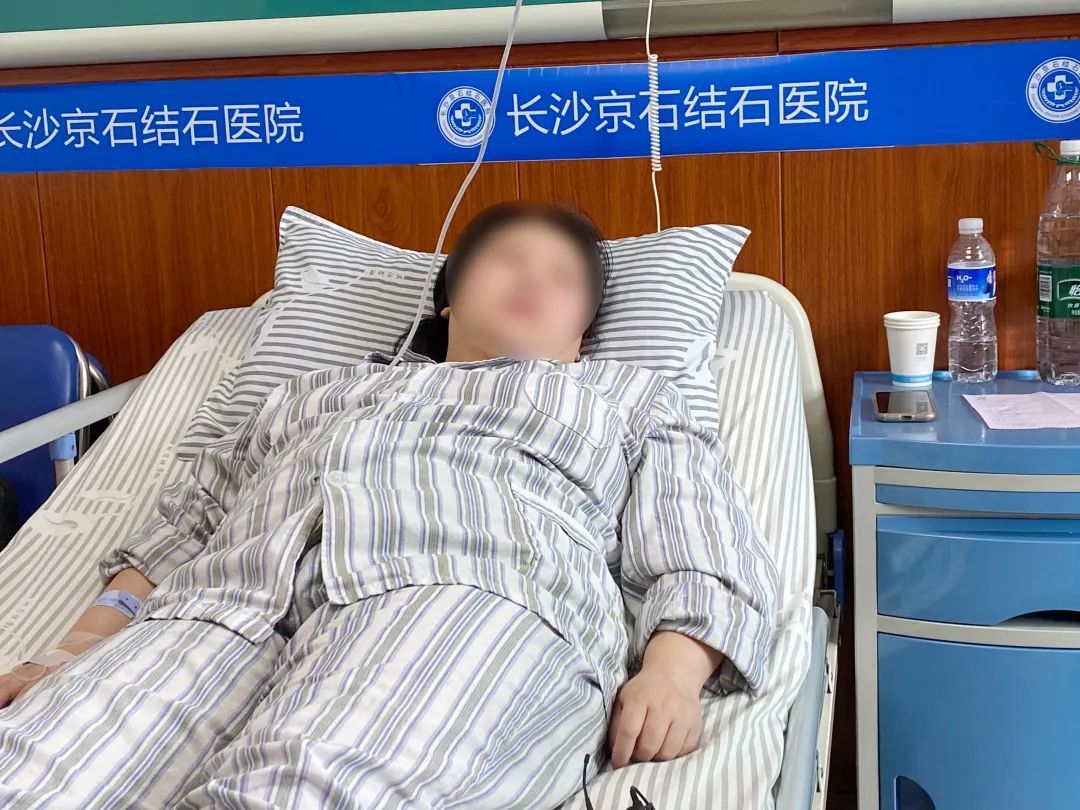 女子170斤,常年三餐不规律且久坐不动,胆囊竟养出19颗结石 女子170斤,常年三餐不规律且久坐不动,胆囊竟养出19颗结石