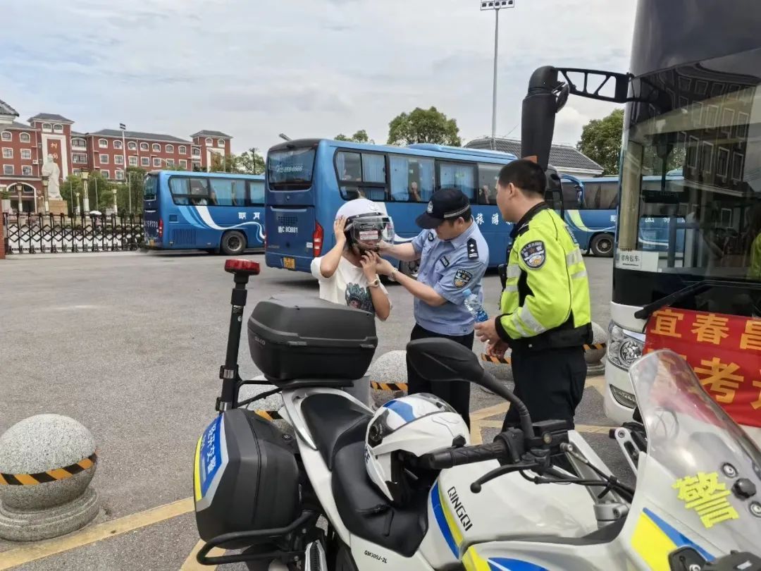 “你们真的很酷！”江西一交警收到考生手写感谢信