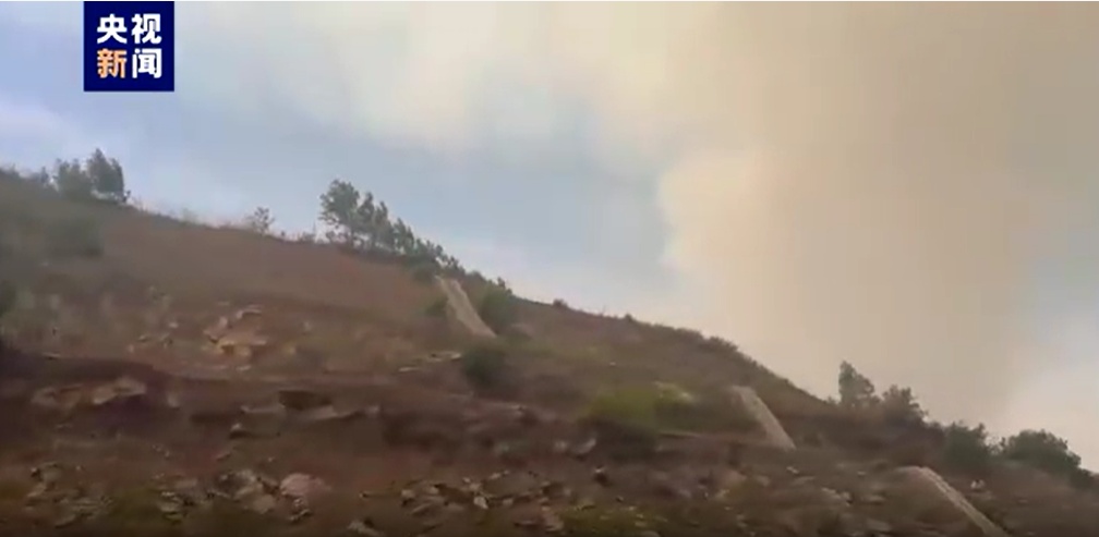 此地山火绵延数公里！600多人全力扑救，原因已初判→