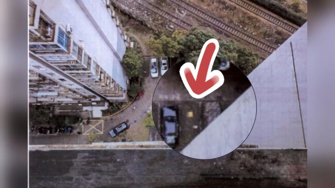 这份“外卖”竟以意想不到的方式出现在轿车后车窗上…… 这份“外卖”竟以意想不到的方式出现在轿车后车窗上……