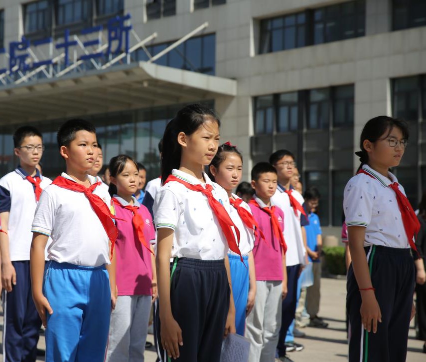 曾遨游太空的五星红旗在中国航天科工集团传递