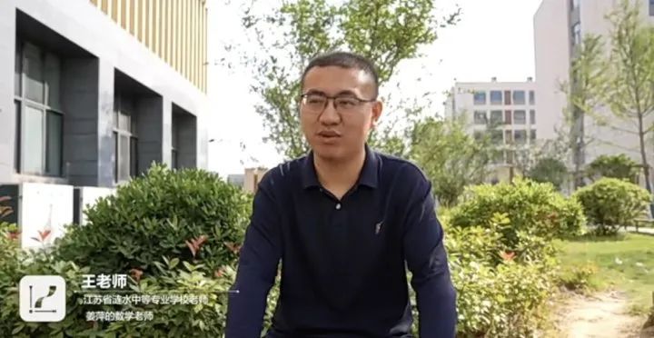 热搜爆了!这个17岁中专女生太厉害 热搜爆了!这个17岁中专女生太厉害