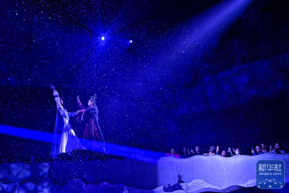 大型真人沉浸式演出《粉雪传奇》迎来首秀
